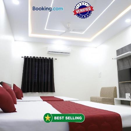 Hotel Jag Laxmi Palace Prime Location Main Road Near Mahakal Temple And Railway Station Удджайн Экстерьер фото