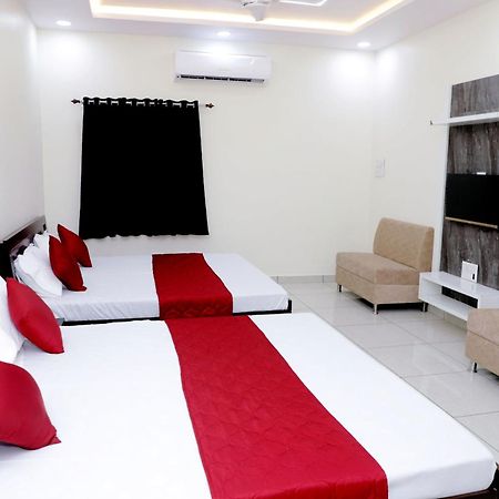 Hotel Jag Laxmi Palace Prime Location Main Road Near Mahakal Temple And Railway Station Удджайн Экстерьер фото