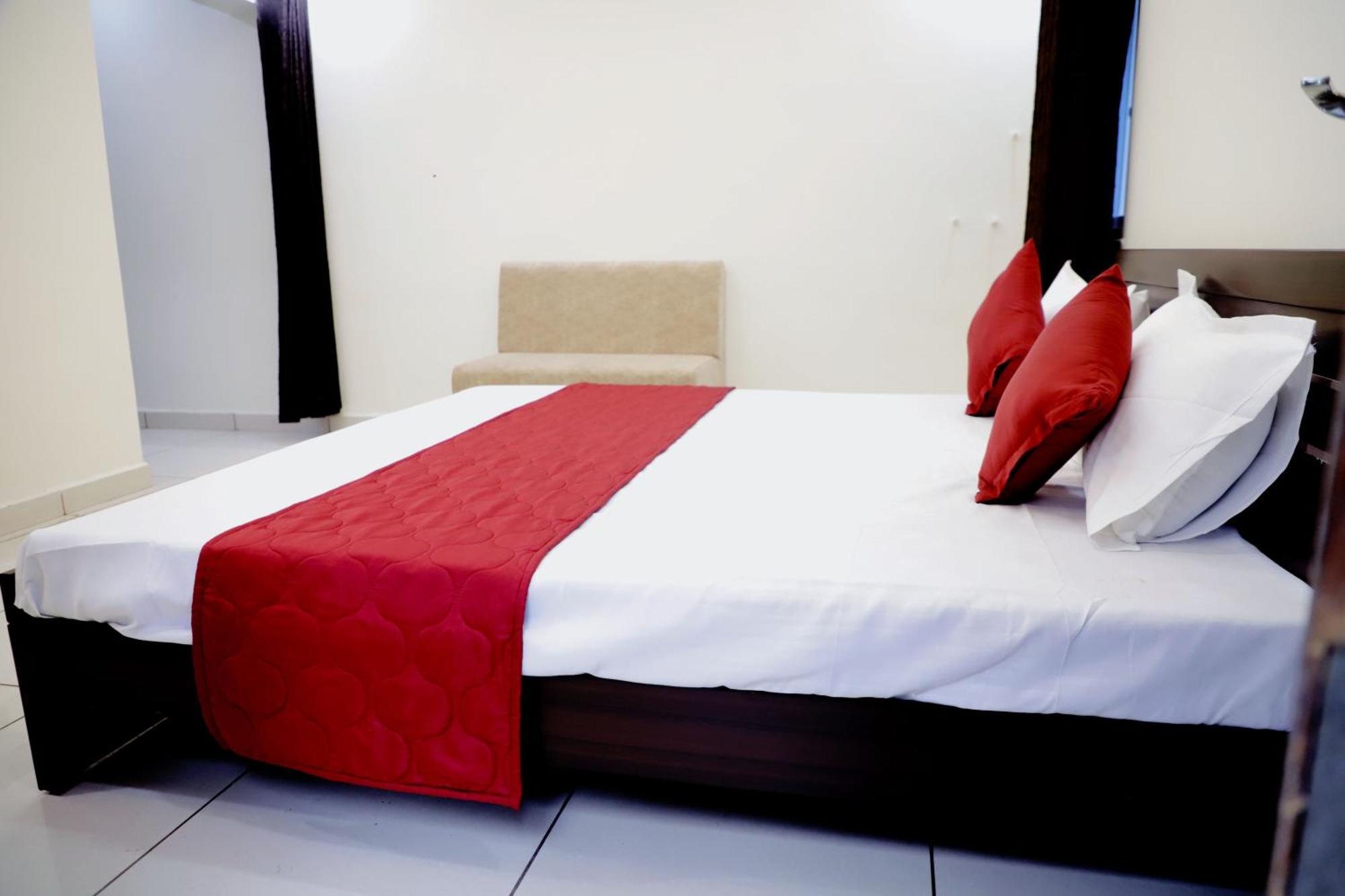 Hotel Jag Laxmi Palace Prime Location Main Road Near Mahakal Temple And Railway Station Удджайн Экстерьер фото